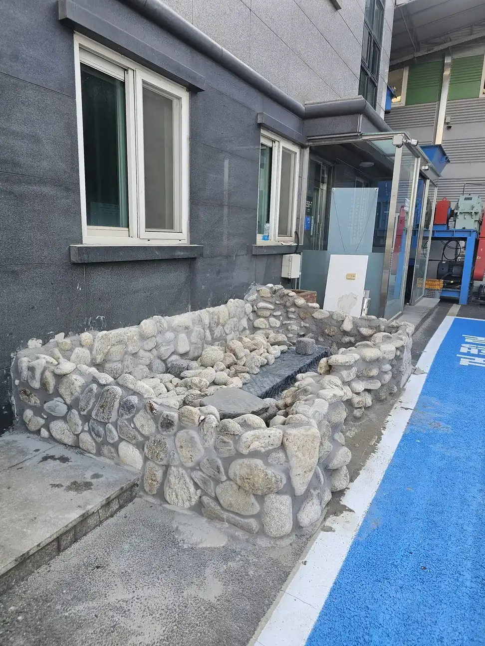 연못 시공 관련 시공 사진